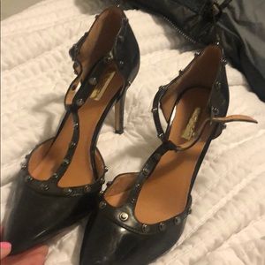 Patent leather halogen heels with studs